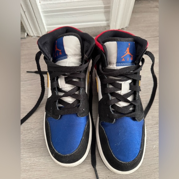 Air Jordan’s size 4.5 boys- barely worn - Picture 1 of 7